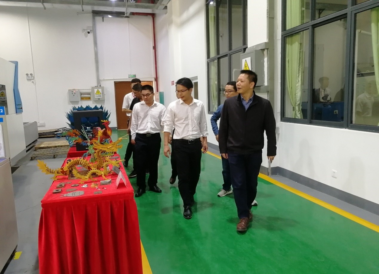 参观智能制造学院实训基地